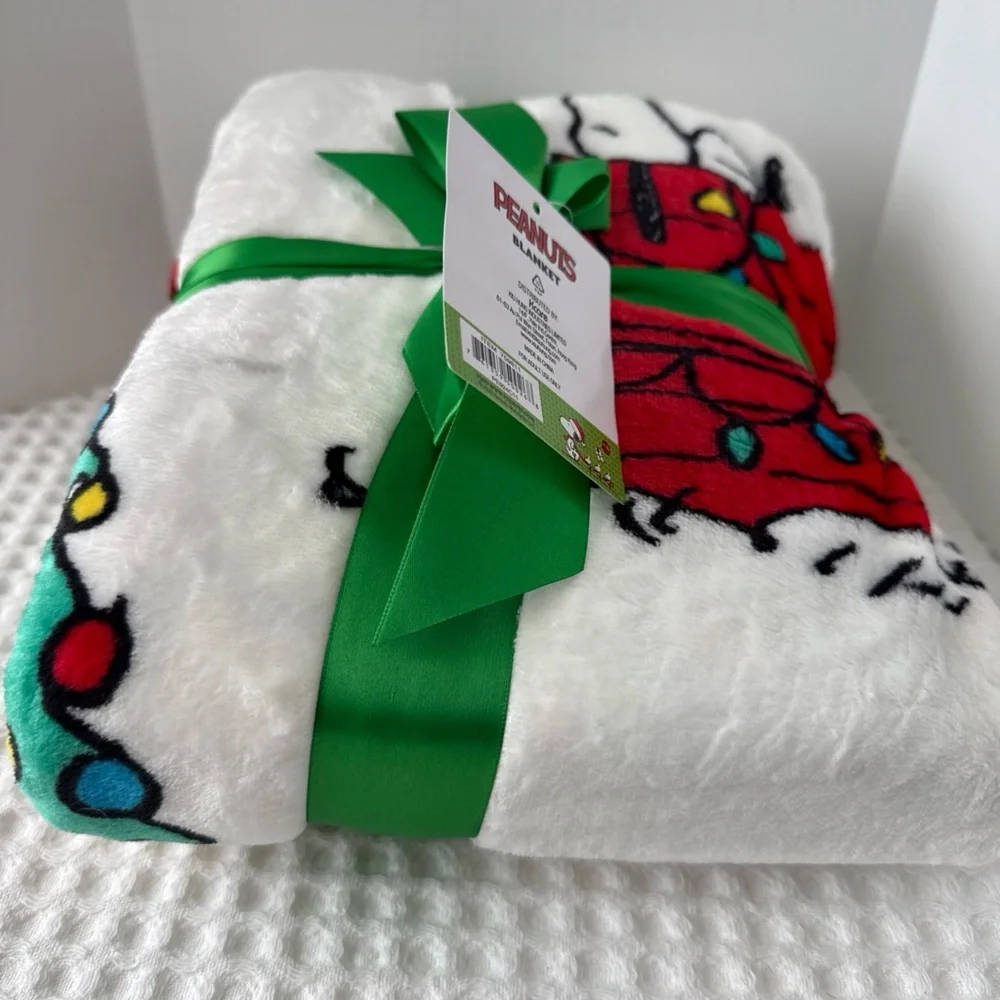 Peanuts White, Red & Green Holiday Throw Blanket